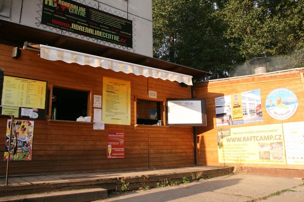 Hostel Boathouse Prag Exterior foto