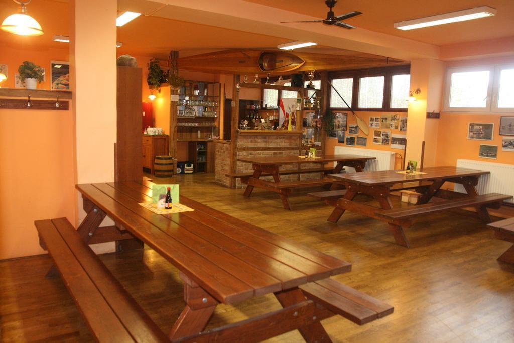 Hostel Boathouse Prag Exterior foto